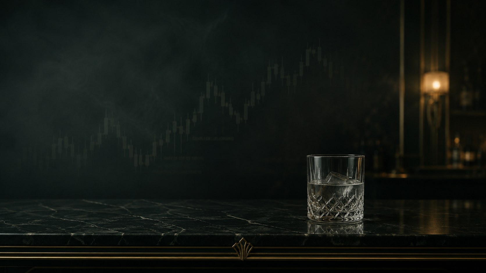本期氣氛「酒醒沉默期」:深夜吧台上的水晶酒杯,背景是淡去的市場 K 線,亮度更低、霧灰,K 線退到背景